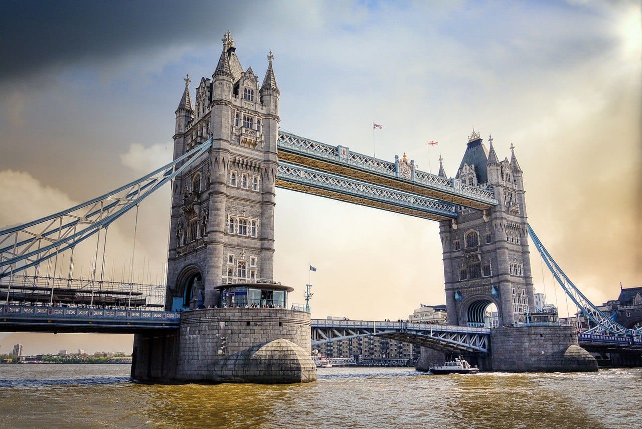 De câți bani ai nevoie să trăiești decent în Marea Britanie. Chiar dacă muncești, nu sunt de ajuns