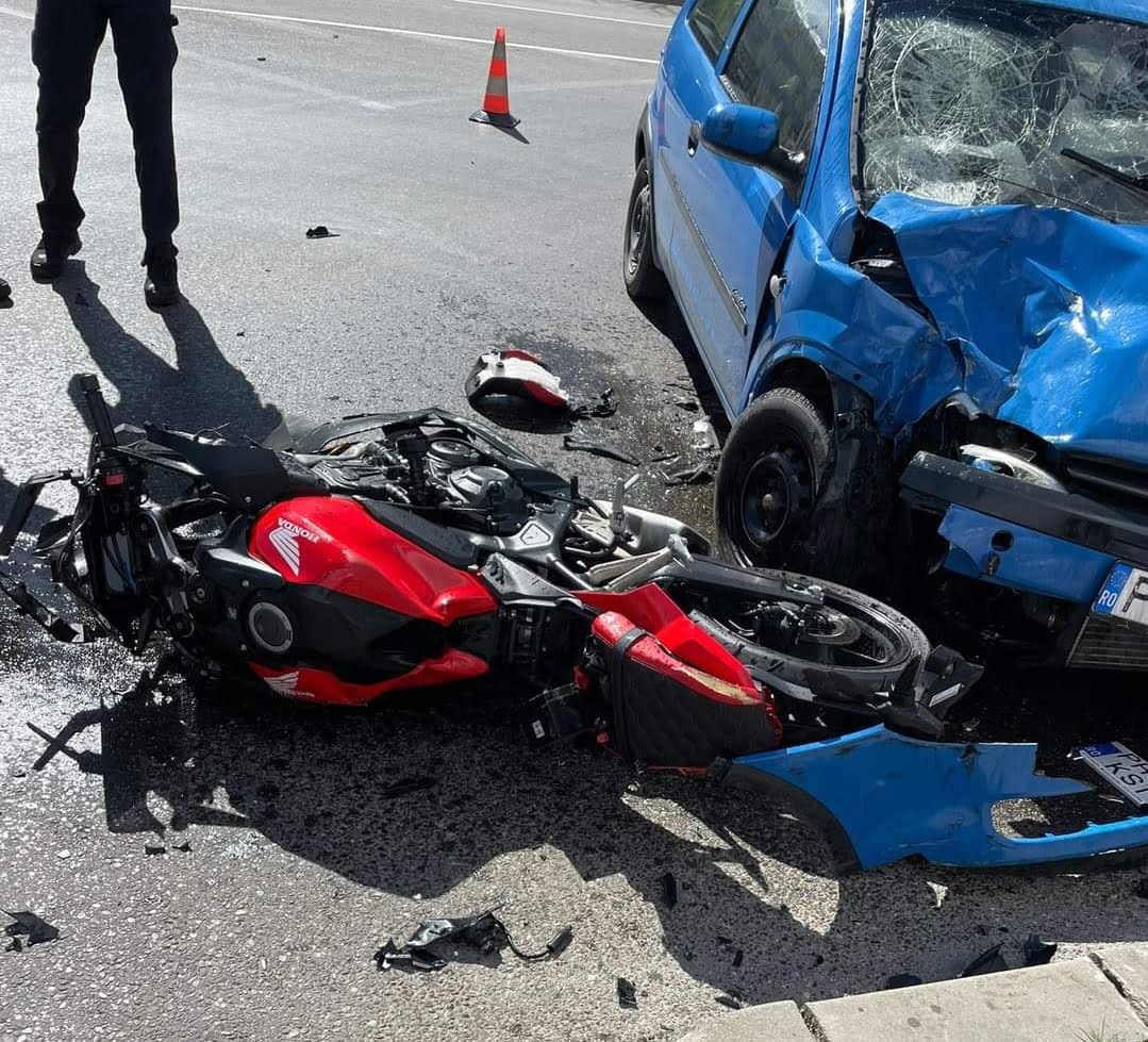 Accident grav în Câmpina. Un motociclist a fost spulberat de maşină