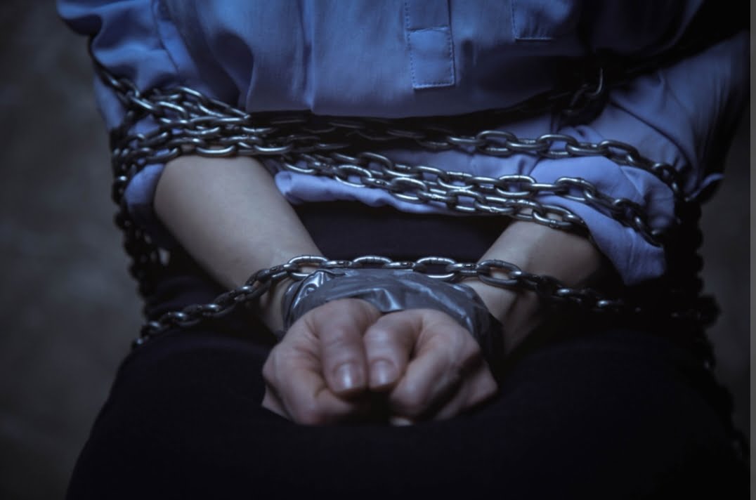 Prahovean, sechestrat şi bătut de „prietenii de pahar”. Percheziții, astăzi, la domiciliile agresorilor Prahovean, sechestrat şi bătut de „prietenii de pahar”. Percheziții, astăzi, la domiciliile agresorilor