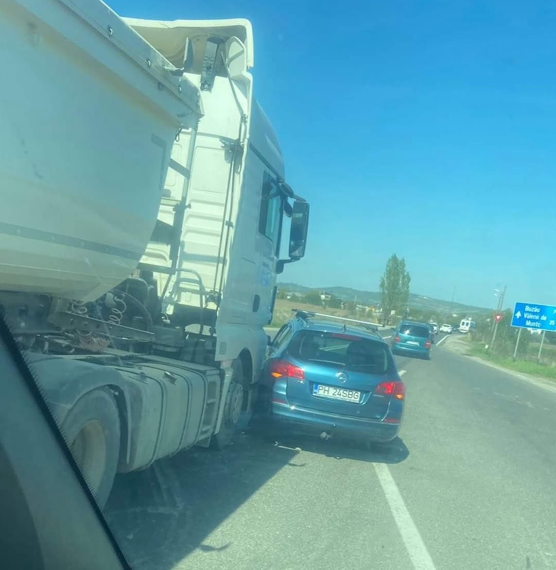 Accident in Blejoi, in zona giratoriului suspendat