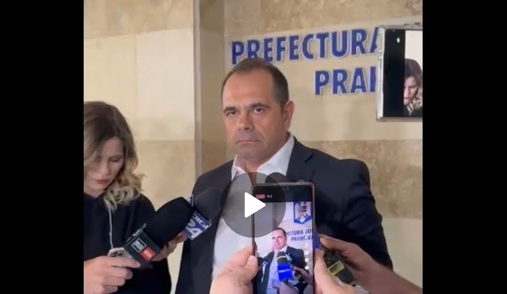 Prefectul Emil Drăgănescu tună şi fulgeră după dezastrul de la Slănic: „Iulian Dumitrescu nu a venit la nicio şedință a Comitetului pentru Situații de Urgență. Ne-a lăsat singuri într-o problemă gravă, crucială!”