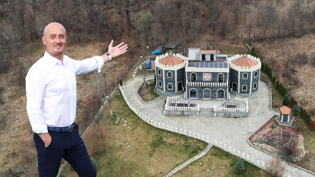Casa primarului Alin Moldoveanu: 10 camere, 2.850 mp, construită din pensia de 1000 lei a mamei Casa primarului Alin Moldoveanu: 10 camere, 2.850 mp, construită din pensia de 1000 lei a mamei