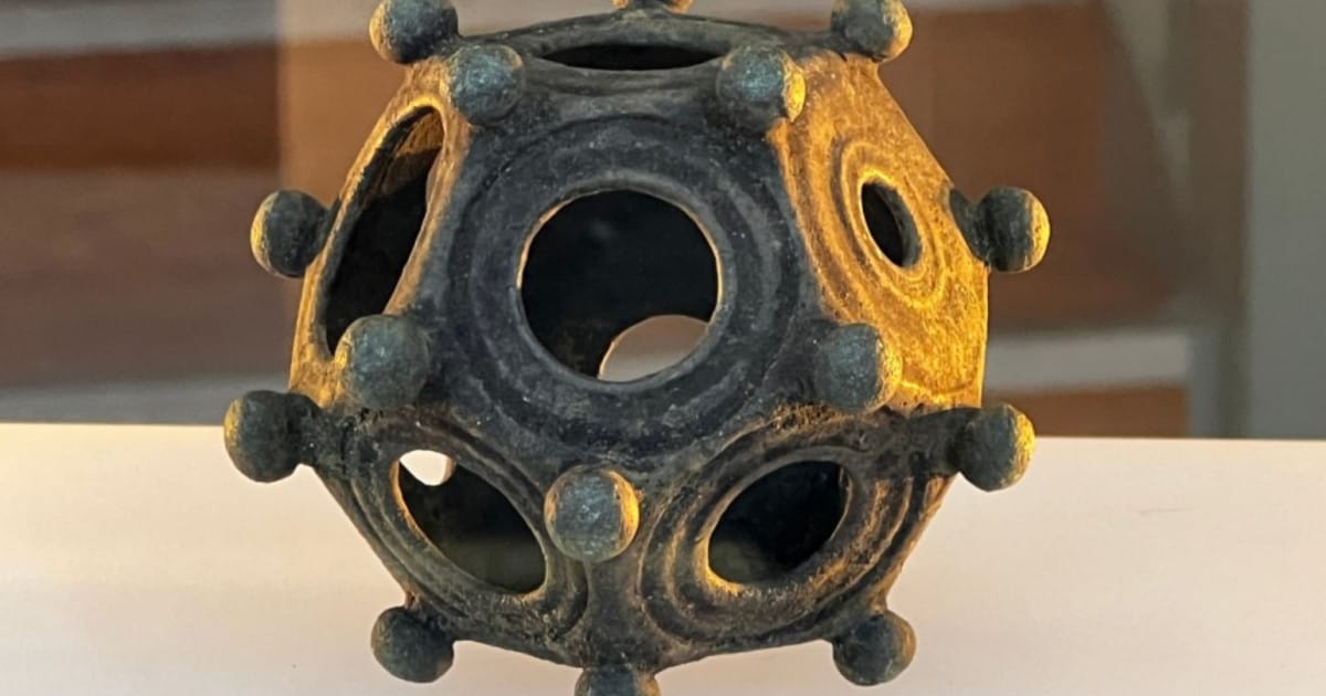 „Una dintre cele mai mari enigme”: Arheologi amatori au descoperit un obiect roman misterios „complet unic”