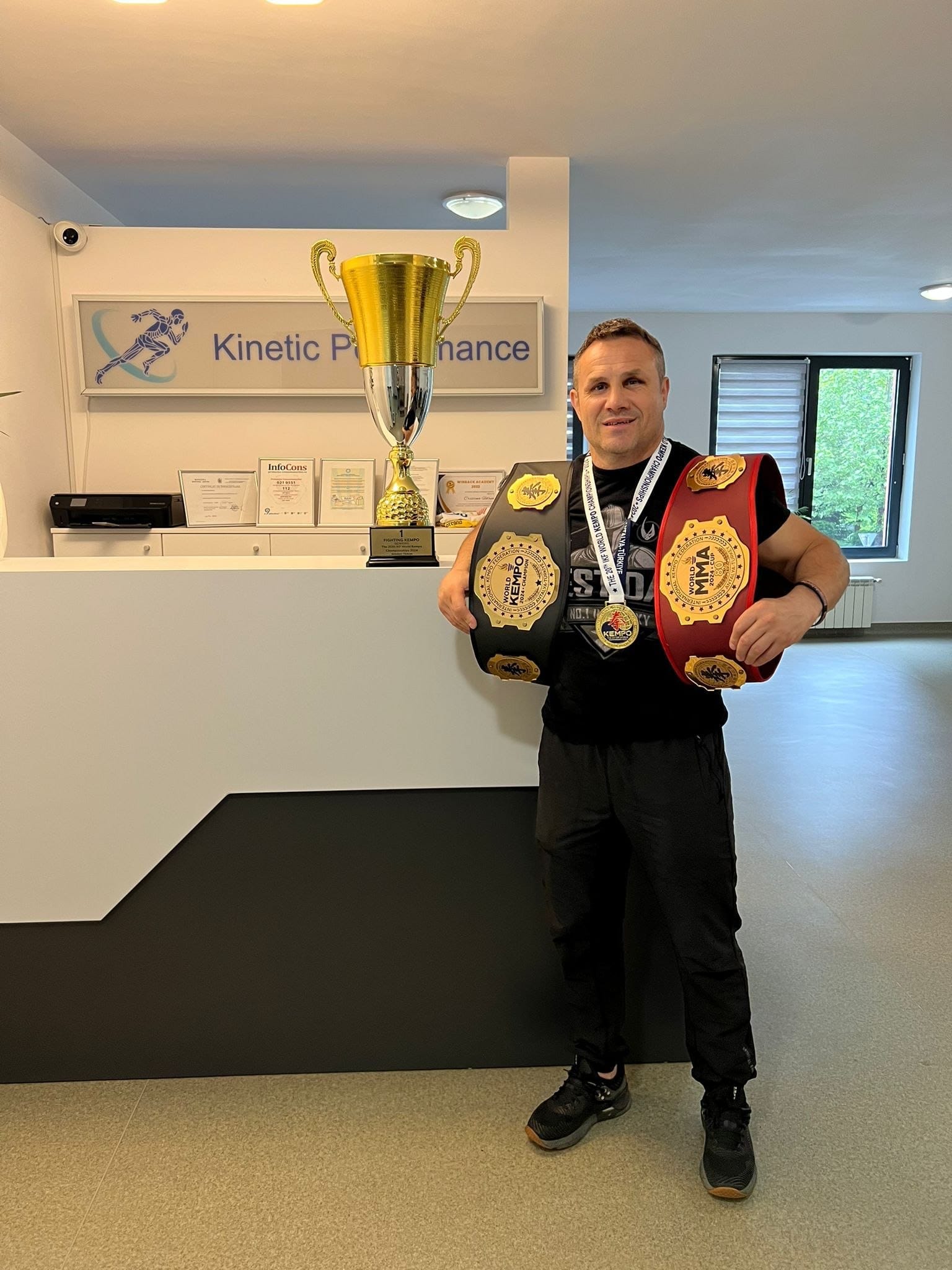 Un român de 53 de ani a șocat la Campionatul Mondial de Kempo. Cătălin „Balamuc”, două centuri la categorii diferite