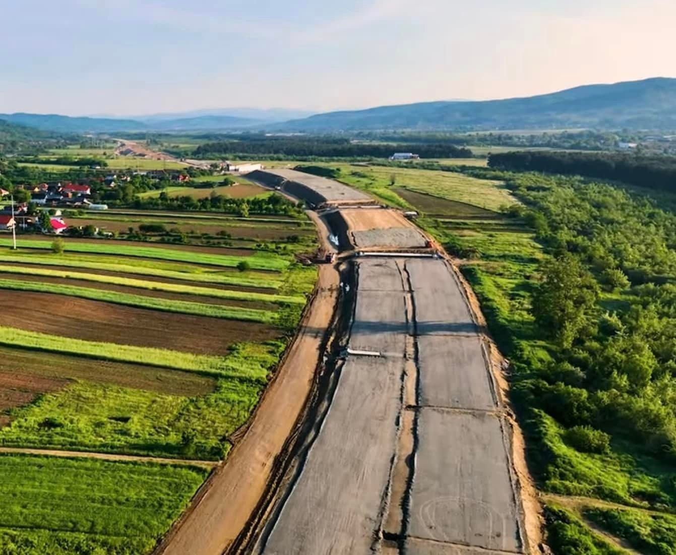 Cea mai complexă autostradă în lucru din România a ajuns la 70%. Încă un tronson intră în lucru
