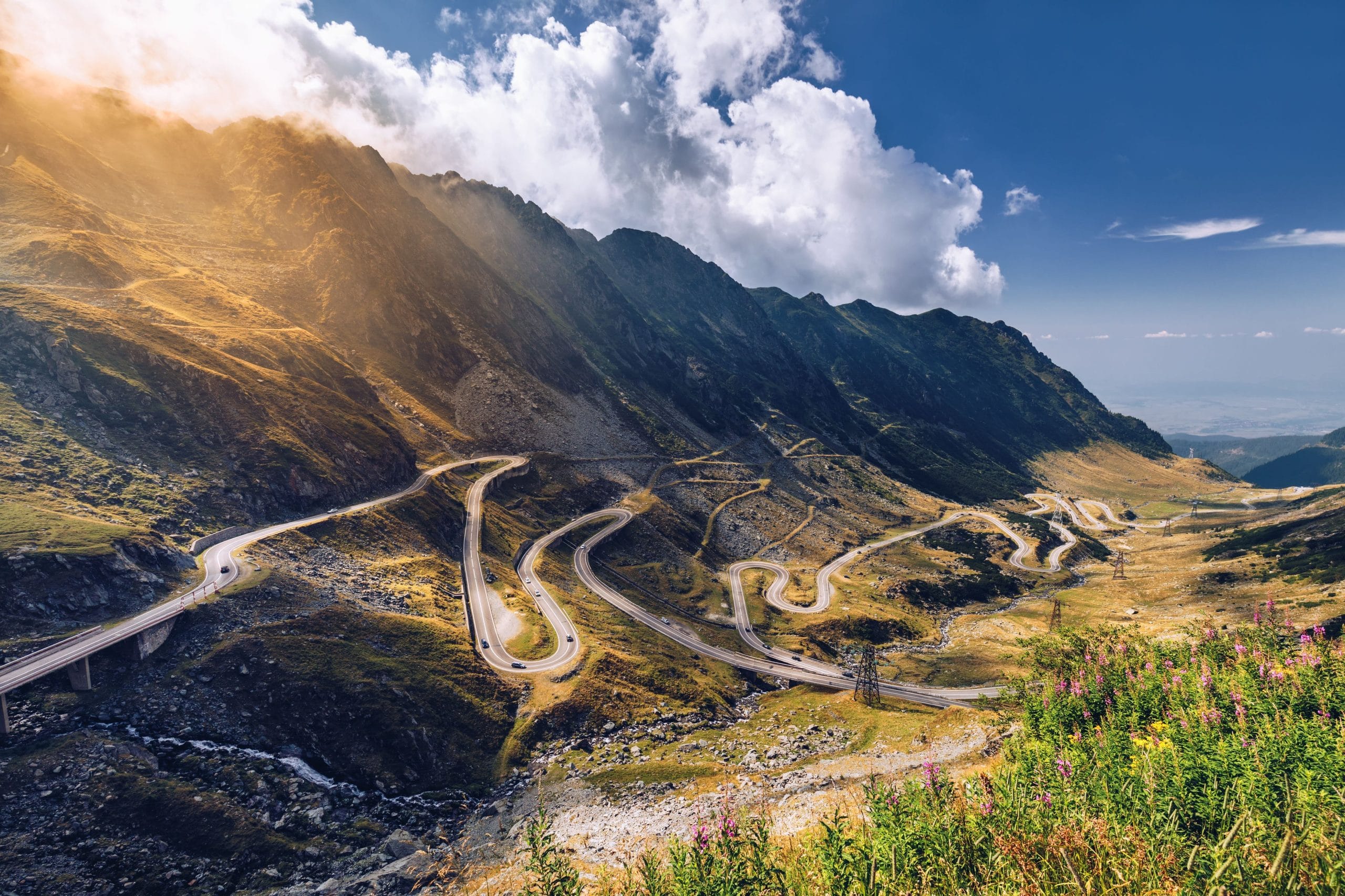 Drumul superb din România care rivalizează cu Transfăgărășan și Transalpina. Ascunde peisaje de poveste, dar puțini români știu de el
