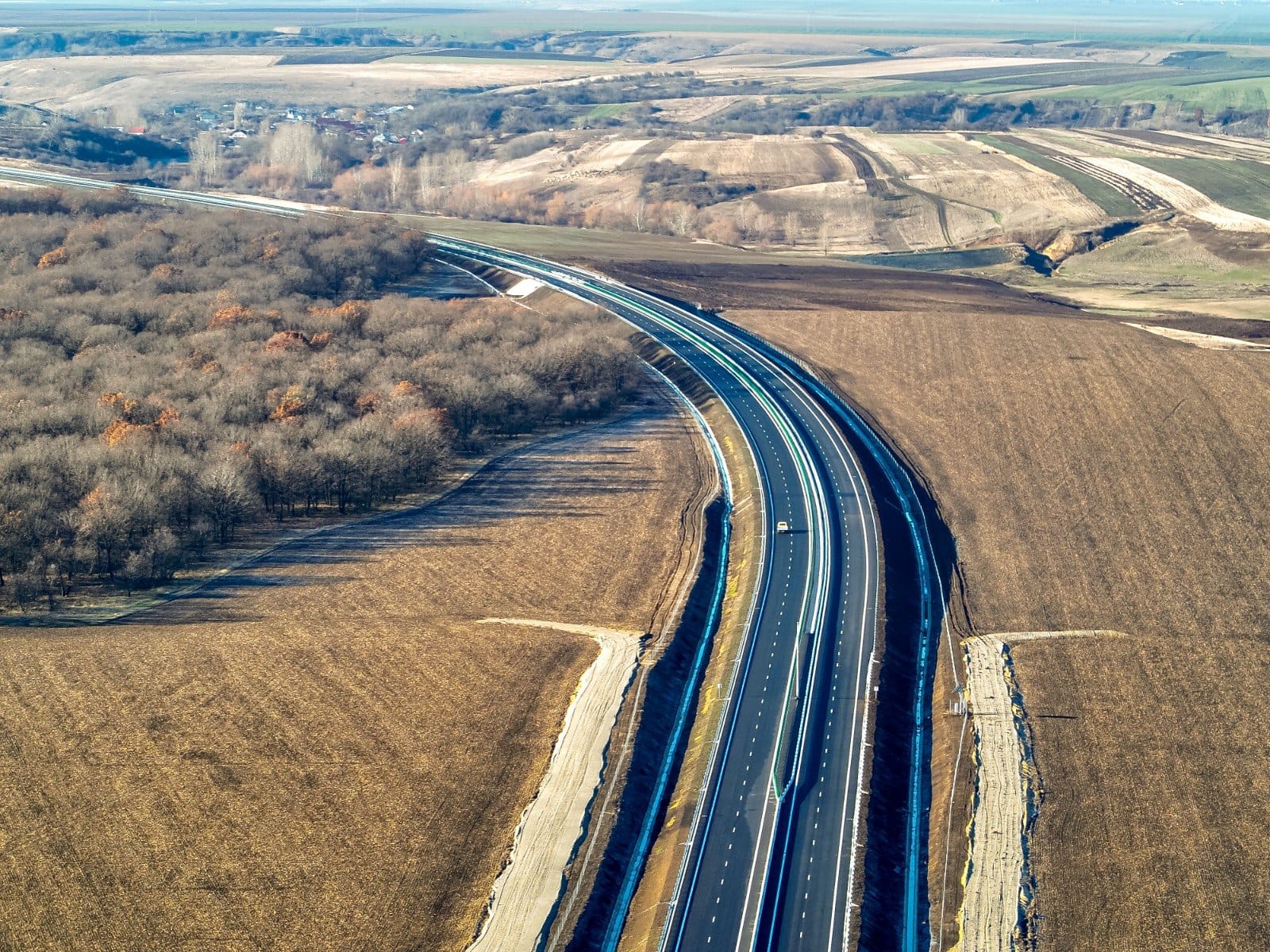 O autostradă care va face legătura cu un aeroport important apare în sudul țării. Pe unde va trece