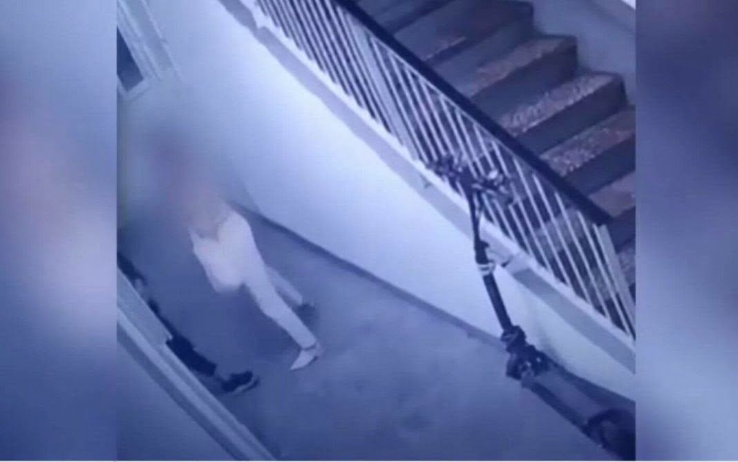 Ploieşti: O tânără a fost agresată sexual, în scara unui bloc. Poliția îl caută pe individ
