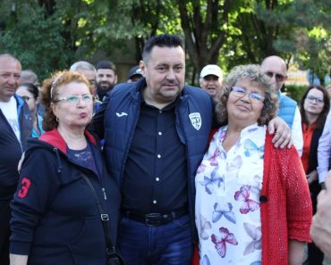 Volosevici, în dialog cu ploieştenii: Locuitorii cartierelor Ienăchiță Văcărescu şi Aurora Vest l-au primit pe Volo cu brațele deschise