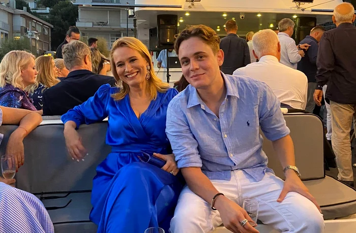 Aris Eram a semnat contractul cu Antena 1. Fiul Andreei Esca a avut deja prima apariție în emisiune Aris Eram a semnat contractul cu Antena 1. Fiul Andreei Esca a avut deja prima apariție în emisiune