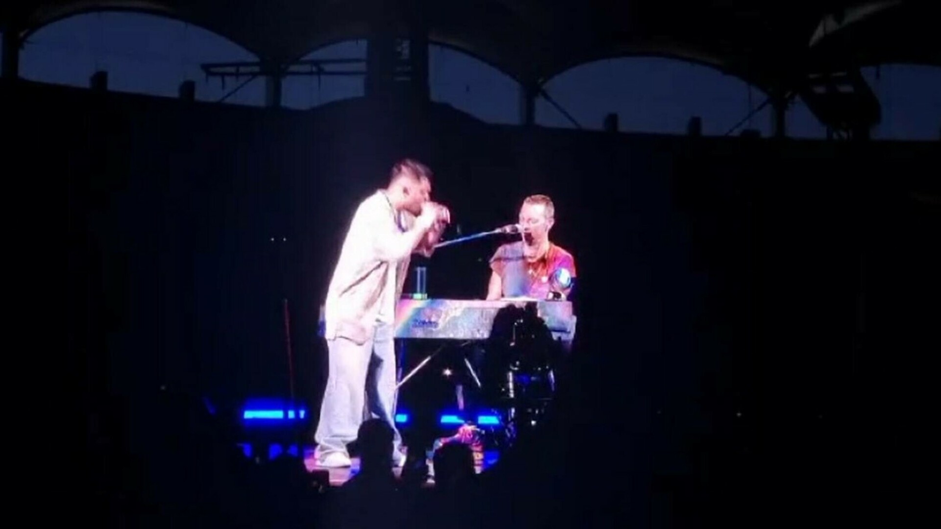 Ce s-a întâmplat la concertul Coldplay din Budapesta, după scandalul „Babasha” din România. „Au decis asta de la început?” Ce s-a întâmplat la concertul Coldplay din Budapesta, după scandalul „Babasha” din România. „Au decis asta de la început?”