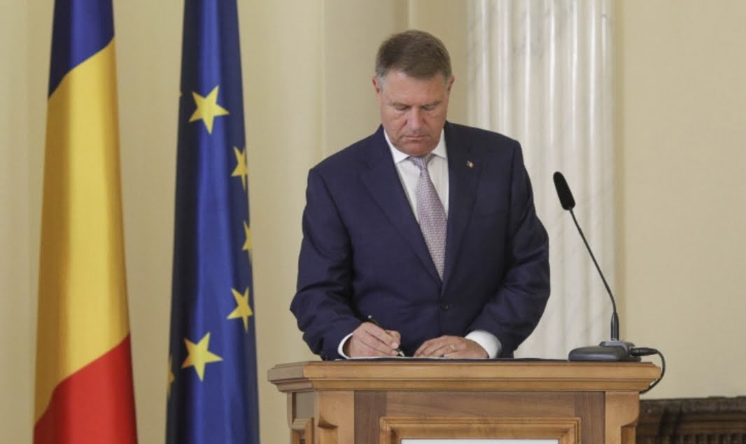 Președintele Iohannis promulgă legea pentru modificarea Codului Penal: Pedepse mai mari și fără suspendare pentru sclavie și trafic de persoane Președintele Iohannis promulgă legea pentru modificarea Codului Penal: Pedepse mai mari și fără suspendare pentru sclavie și trafic de persoane