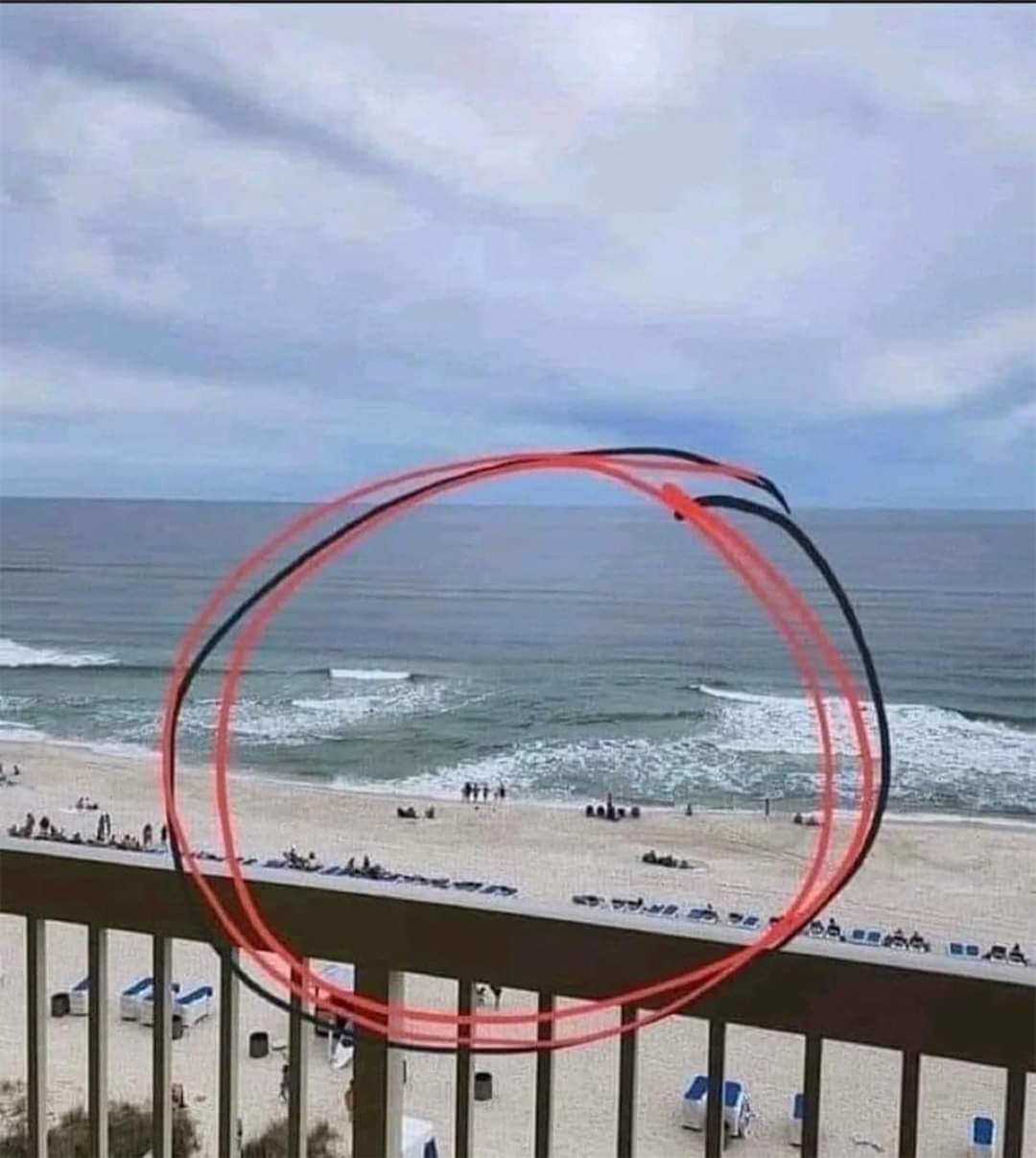 Alertă în Eforie Nord: „Fiți atenți la curenții RIP!” Imagini realizate de o turistă speriată Alertă în Eforie Nord: „Fiți atenți la curenții RIP!” Imagini realizate de o turistă speriată
