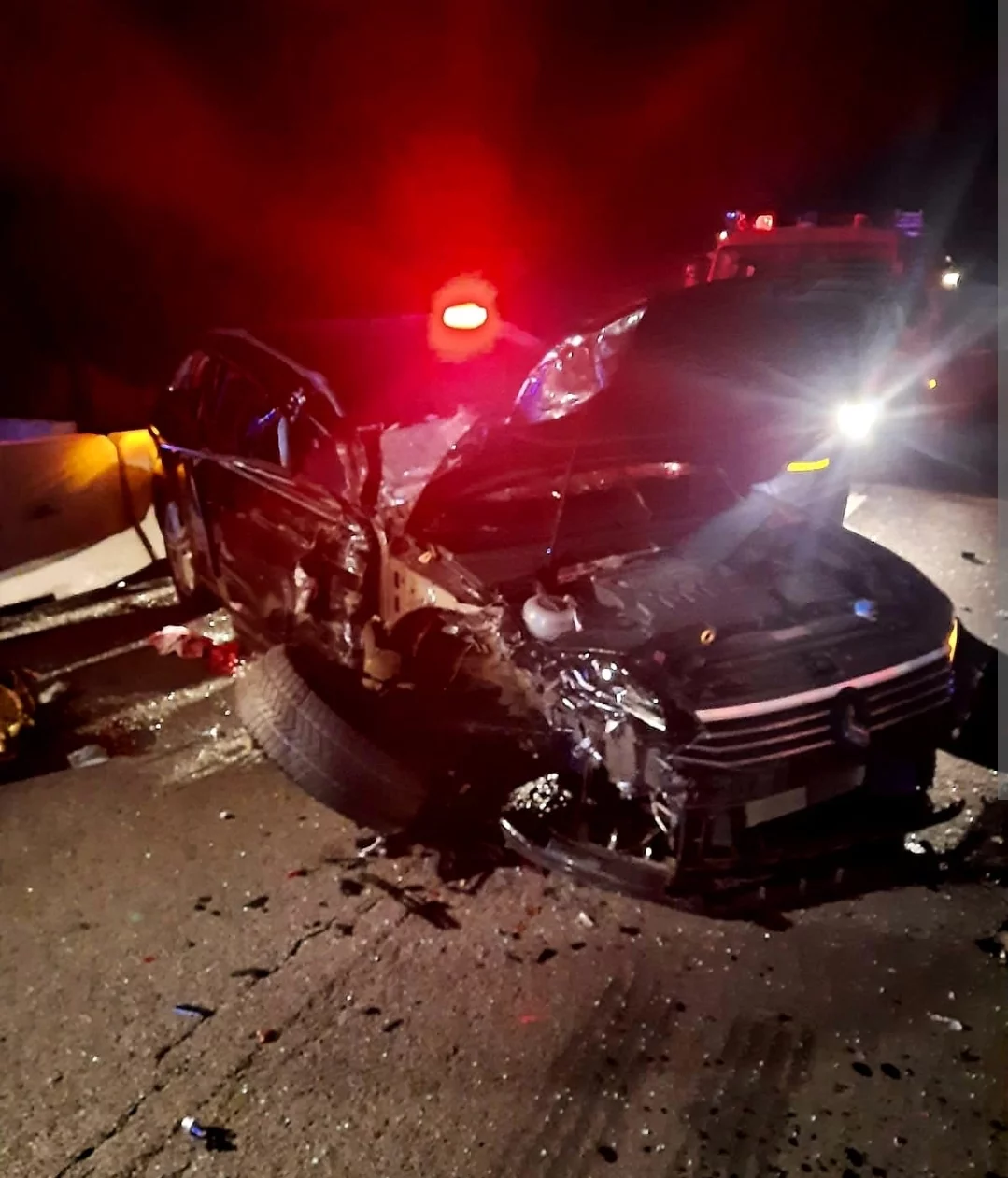 Accident cu o maşină furată, în Ploieşti. Un minor de 16 ani a făcut prăpăd  în Bereasca, lovind mai multe autoturisme parcate - PHonline.ro