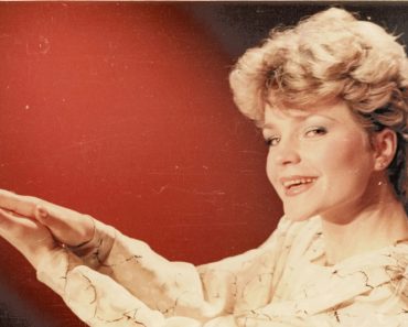 O recunoști? A fost numită „femeia fatală” și s-a numărat printre cele mai în vogă cântărețe din România. Acum are 62 de ani O recunoști? A fost numită „femeia fatală” și s-a numărat printre cele mai în vogă cântărețe din România. Acum are 62 de ani