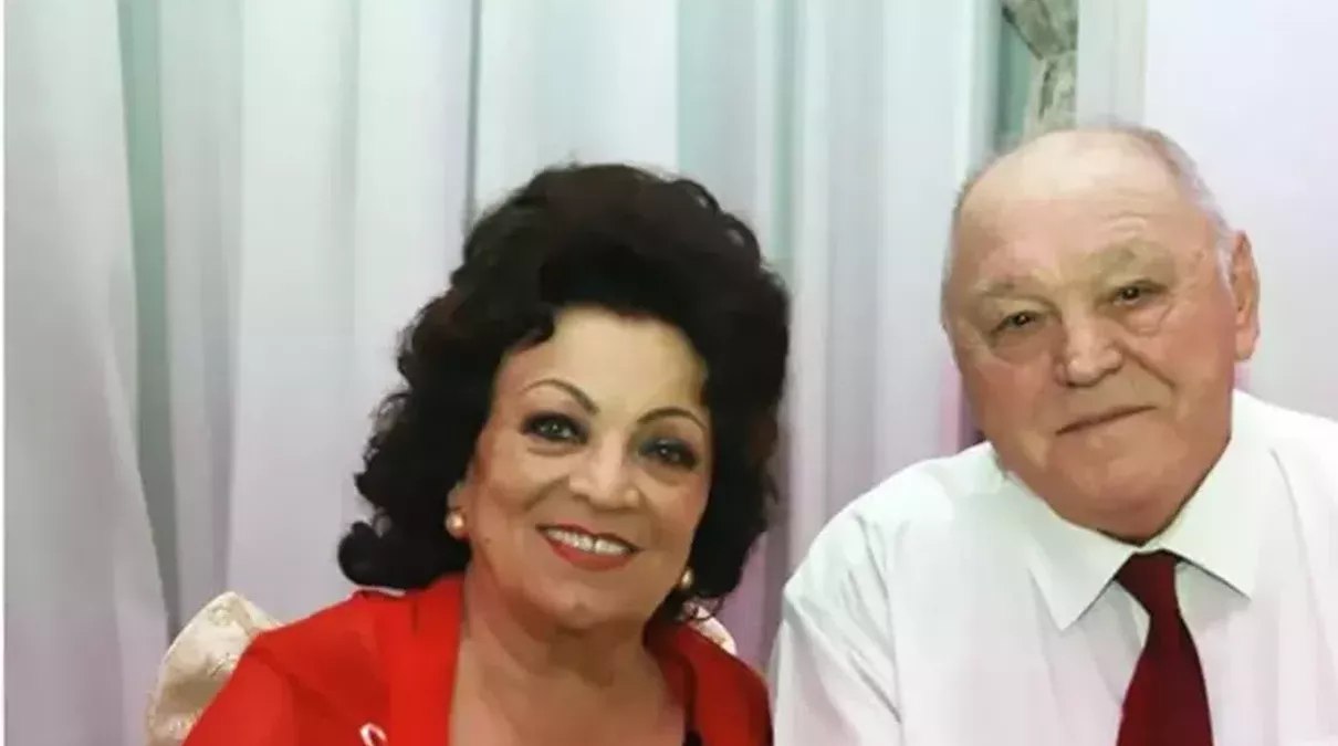 Ce diferență uriașă de vârstă era între Maria Ciobanu și regretatul ei soț, Mircea Cîmpeanu. S-au căsătorit la numai 2 ani de la moartea Ilenei Sărăroiu Ce diferență uriașă de vârstă era între Maria Ciobanu și regretatul ei soț, Mircea Cîmpeanu. S-au căsătorit la numai 2 ani de la moartea Ilenei Sărăroiu