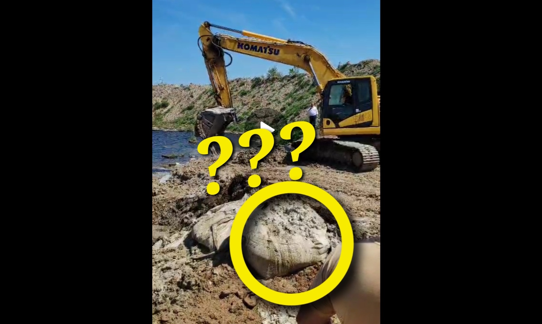 Noi descoperiri socante la Balastiera ILEGALĂ de pe Teleajen: Ce conțin sacii misteriosi dezgropați cu escavatorul