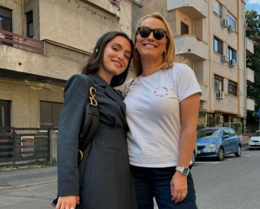 Mesajul Andreei Esca pentru Alexia Eram, care a împlinit 24 de ani: „Dacă nu erai fata mea, mi-aș fi dorit să-mi fii prietenă, soră, colegă, angajată” Mesajul Andreei Esca pentru Alexia Eram, care a împlinit 24 de ani: „Dacă nu erai fata mea, mi-aș fi dorit să-mi fii prietenă, soră, colegă, angajată”