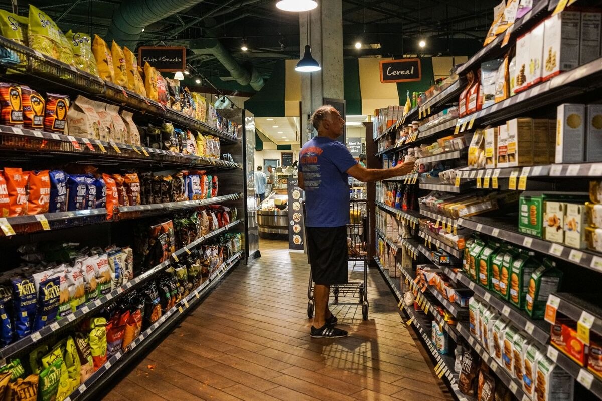 Un român, revoltat pe regulile din supermarket: „Nu-mi place să plătesc chestii și să le arunc și mai ocupă și mult spațiu” Un român, revoltat pe regulile din supermarket: „Nu-mi place să plătesc chestii și să le arunc și mai ocupă și mult spațiu”