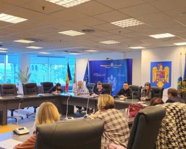 Şcolile şi grădinițele din Ploieşti, dotate cu echipamente IT şi mobilier. Directorii, chemați la o şedință cu primarul Andrei Volosevici