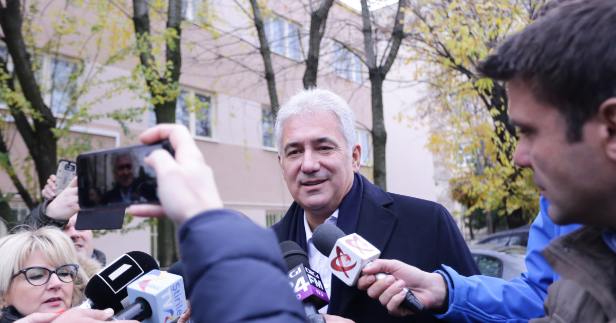 VIDEO Averea confiscată din bagajul „pensionarului” Adriean Videanu. Imagini cu bijuteriile de 650.000 de euro