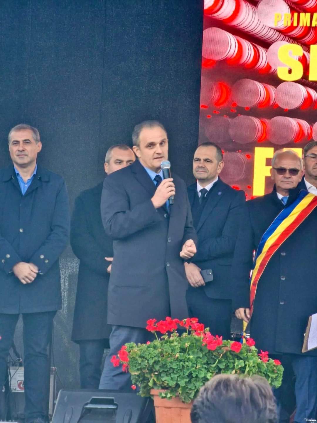 Festivalul Țuicii de la Vălenii de Munte – un succes al tradiției locale. Virgiliu Nanu şi parlamentari PSD, prezenți la eveniment