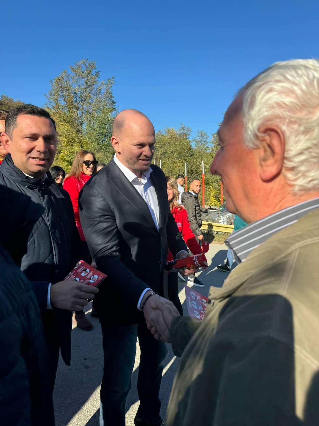 Octavian Sandu, candidat PSD la Camera Deputaților, întâmpinat cu căldură la Târgul de Sfântul Dumitru, din Cerașu Octavian Sandu, candidat PSD la Camera Deputaților, întâmpinat cu căldură la Târgul de Sfântul Dumitru, din Cerașu