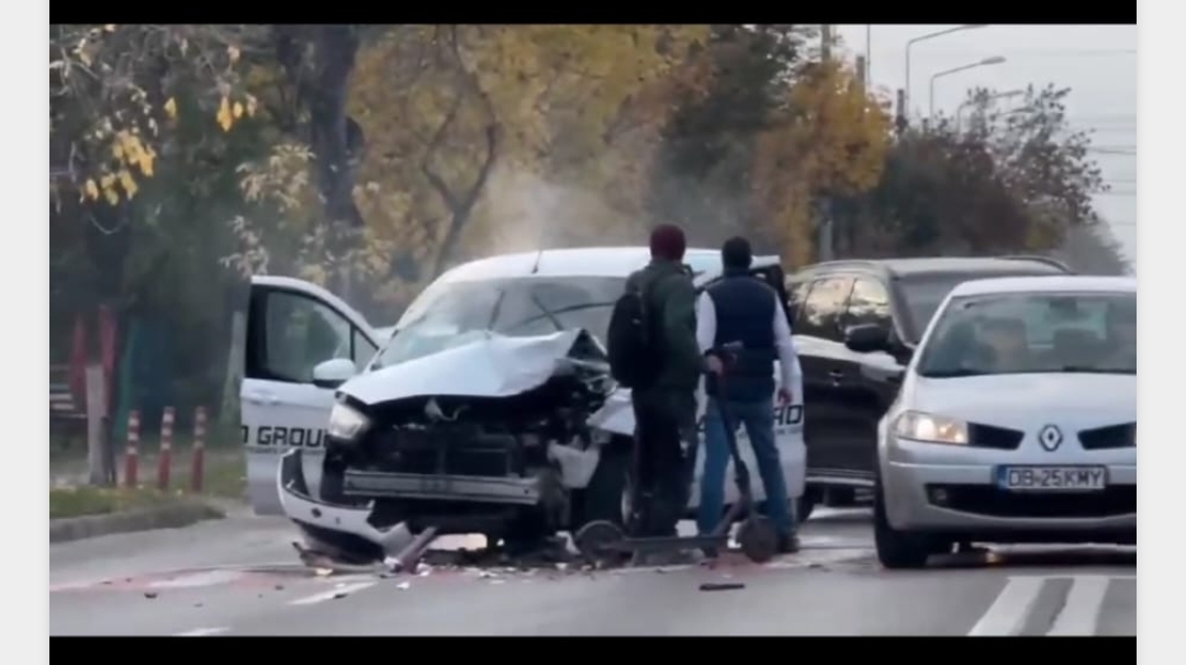 Accident in Bariera Bucuresti, langa UPG. O masina s-a facut zob! Accident in Bariera Bucuresti, langa UPG. O masina s-a facut zob!