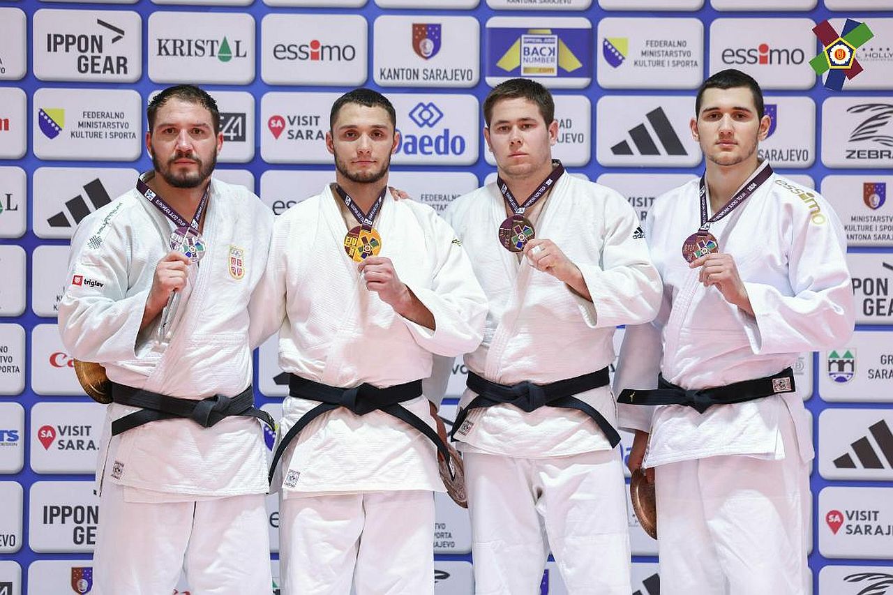 Junior cu bronz la ,,seniori”