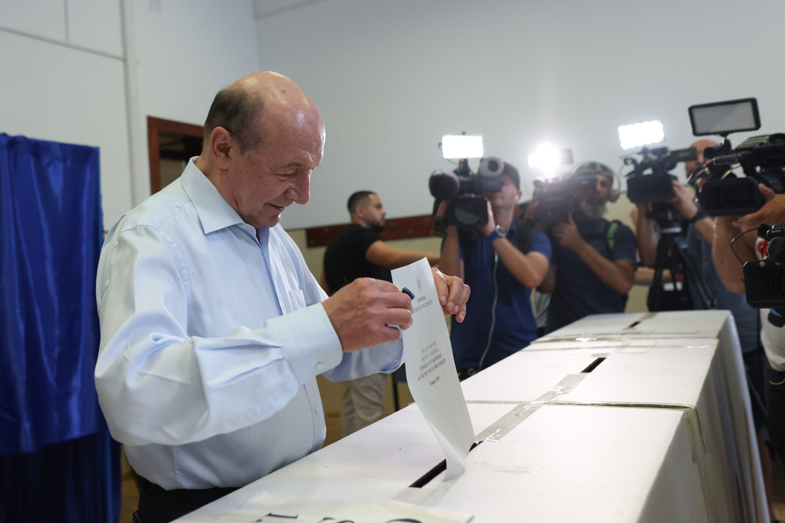 Traian Băsescu, postare virală în ziua în care împlinește 73 de ani: Putin, bătut cu votul purtătorilor de paşaport românesc