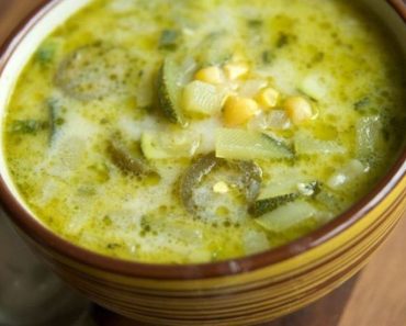 Este rețeta perfectă pentru Postul Crăciunului! Cum pregătim cea mai bună ciorba de dovlecei, în doar câțiva pași simpli