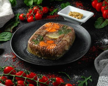 Piftia: tradiție, sănătate, tinerețe. O rețetă din străbuni cu beneficii excepționale pentru organism Piftia: tradiție, sănătate, tinerețe. O rețetă din străbuni cu beneficii excepționale pentru organism