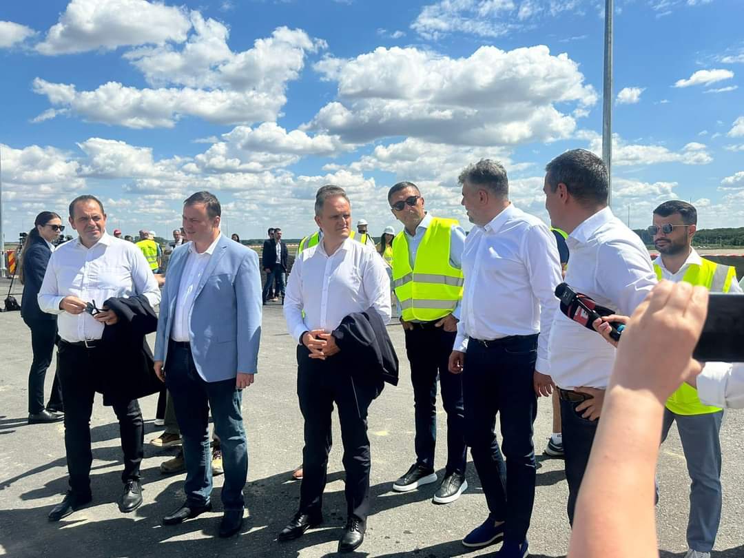 Prefectul Emil Drăgănescu, raport de activitate: Am reuşit în 3 luni de colaborare cu Virgiliu Nanu (CJ) cât nu s-a reuşit în ultimii 4 ani. Fosta conducere a CJ, inexistentă Prefectul Emil Drăgănescu, raport de activitate: Am reuşit în 3 luni de colaborare cu Virgiliu Nanu (CJ) cât nu s-a reuşit în ultimii 4 ani. Fosta conducere a CJ, inexistentă