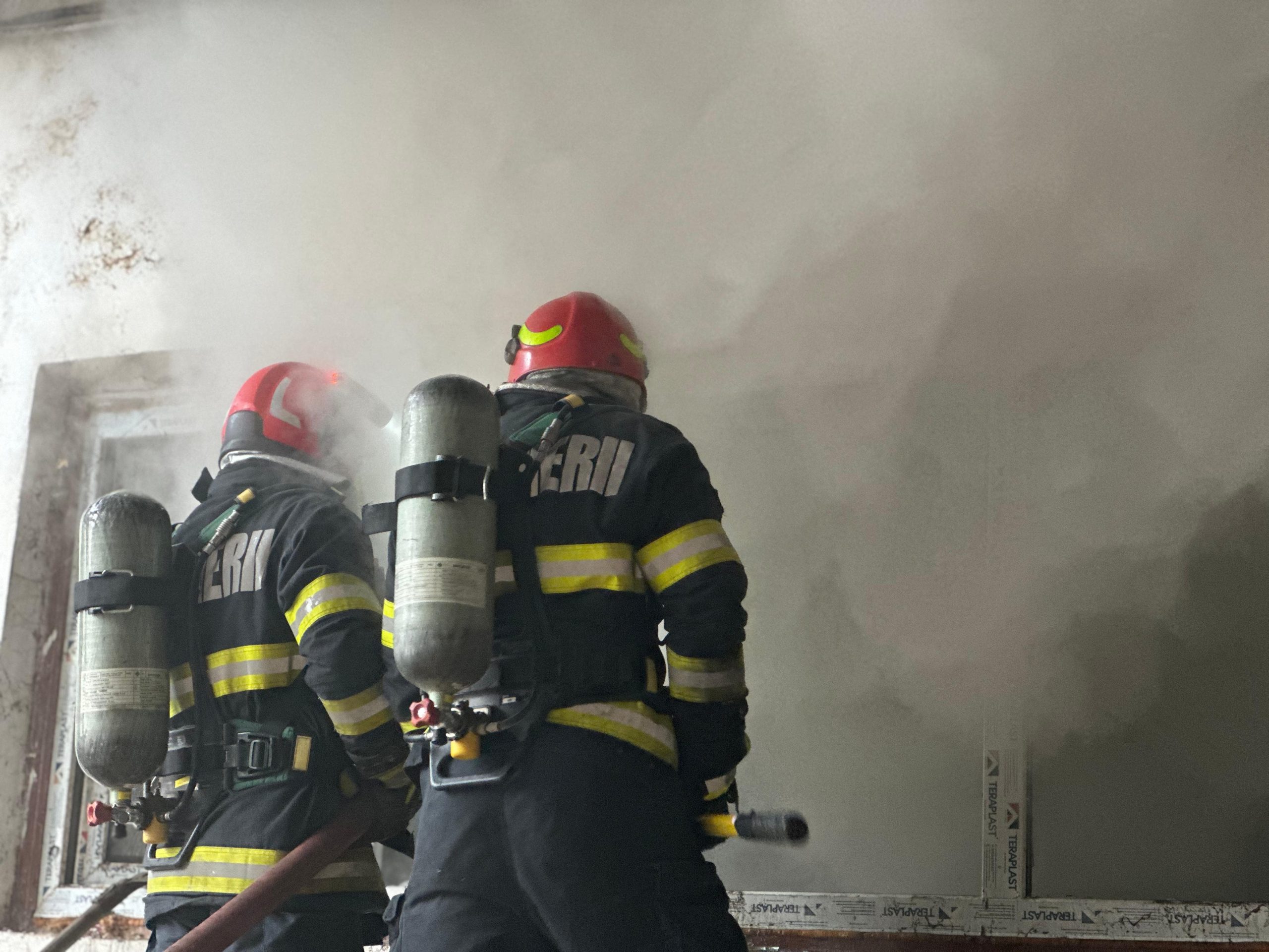 Incendiu la o fabrică de prelucrare a lemnului în Bucov. Intervenție de amploare