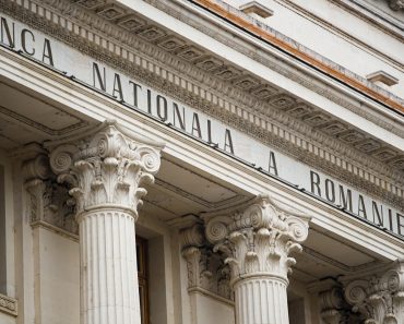 Aproape 1,7 miliarde de euro au dispărut din conturile BNR într-o singură lună. Motivele nu sunt clare Aproape 1,7 miliarde de euro au dispărut din conturile BNR într-o singură lună. Motivele nu sunt clare