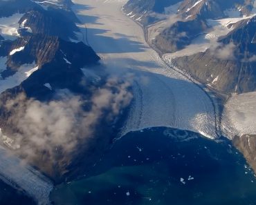 O misiune științifică NASA a dezvăluit un oraș secret ascuns sub calota de gheață a Groenlandei O misiune științifică NASA a dezvăluit un oraș secret ascuns sub calota de gheață a Groenlandei