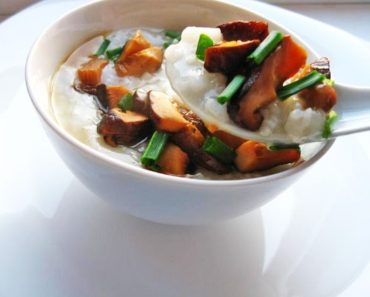 Preparatul care nu ne lipsește chinezilor de la micul dejun. E bogat în proteine și le dă energie pentru întreaga zi Preparatul care nu ne lipsește chinezilor de la micul dejun. E bogat în proteine și le dă energie pentru întreaga zi