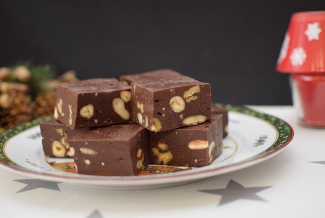 Desert ciocolata de casa cu lapte praf si unt reteta delicioasa Desert ciocolata de casa cu lapte praf si unt reteta delicioasa