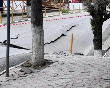 Scandal între Hidro Prahova și firma care a reparat surpările din Slănic. Cine e vinovat Scandal între Hidro Prahova și firma care a reparat surpările din Slănic. Cine e vinovat