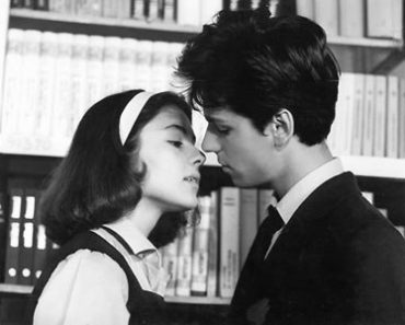 Cum a fost decorat liceul în care s-a filmat celebrul film „Liceenii”. Portretele lui Ștefan Bănică Jr. și Oana Sârbu sunt apreciate de fani: „Îmi vine să plâng”. VIDEO Cum a fost decorat liceul în care s-a filmat celebrul film „Liceenii”. Portretele lui Ștefan Bănică Jr. și Oana Sârbu sunt apreciate de fani: „Îmi vine să plâng”. VIDEO