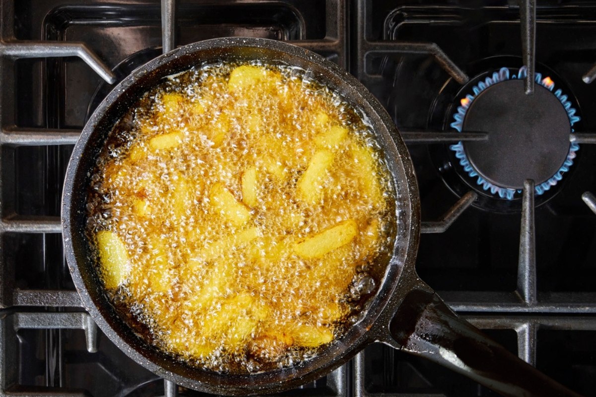 Șase bucătari au fost întrebați care este cel mai bun ulei pentru prăjit și toți au răspuns la fel: „Este perfect”