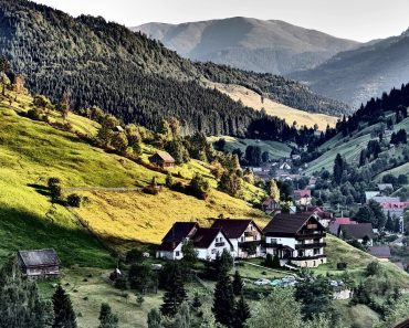 Unde se află „Raiul ascuns între munți”, stațiunea superbă care se trezește la viață în fiecare primăvară. Este foarte aproape de București Unde se află „Raiul ascuns între munți”, stațiunea superbă care se trezește la viață în fiecare primăvară. Este foarte aproape de București