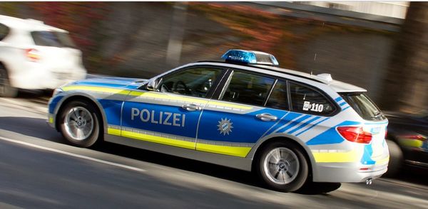 Româncă prinsă drogată la volan, în Germania. Venea din Amsterdam / Mașina a rămas blocată pentru că niciunul din cei patru ocupanți nu au putut să conducă, toți erau drogați