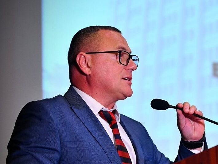 Rareș Enescu cere demisii la Hidro Prahova: „Nu ar fi mai simplu să își asume greșelile și să plece singuri?”