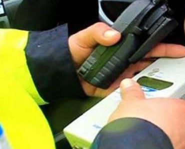 O tânără șoferiță beată criță a provocat un accident în Dumbrăvești