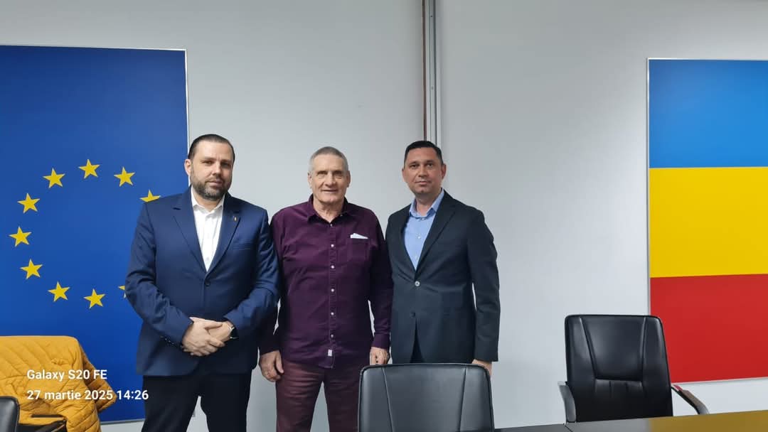 Sprijin pentru sportivii antrenați de Titi Tudor. Viceprimarul Săraru (AUR) și deputatul PSD Bogdan Toader, demersuri pentru achiziționarea sălii de sport cu bani de la Primărie Sprijin pentru sportivii antrenați de Titi Tudor. Viceprimarul Săraru (AUR) și deputatul PSD Bogdan Toader, demersuri pentru achiziționarea sălii de sport cu bani de la Primărie