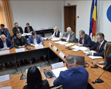Vezi LISTA/ Bugetul județului Prahova pentru 2025 a fost aprobat în ședința Consiliului Județean Vezi LISTA/ Bugetul județului Prahova pentru 2025 a fost aprobat în ședința Consiliului Județean