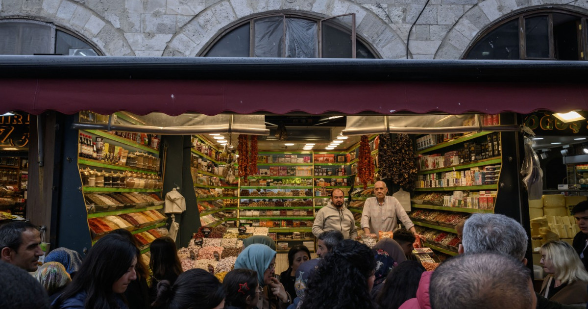 Opoziția turcă face apel la un boicot comercial: cetățenii sunt îndemnați să nu cumpere de la companii considerate pro-Erdogan