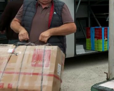 Românii din diaspora au început să trimită în țară pachete uriașe. Ce conțin coletele Românii din diaspora au început să trimită în țară pachete uriașe. Ce conțin coletele