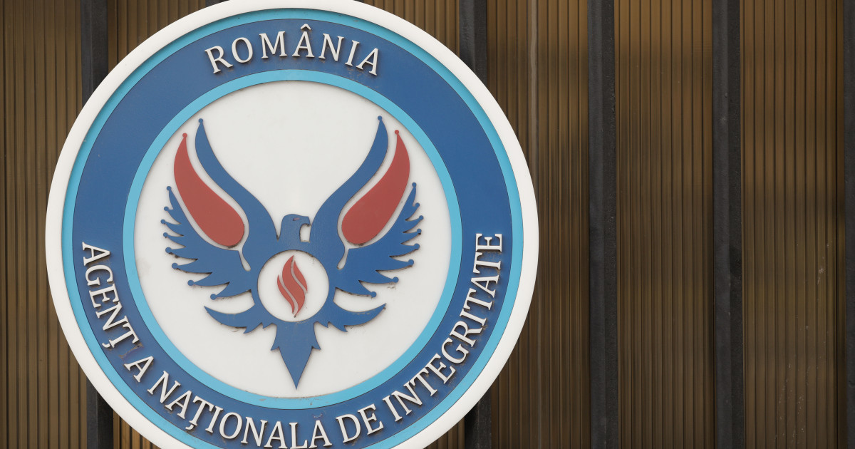 Șase persoane cu funcții de conducere în ministere, poliție și spitale din România, găsite incompatibile de către ANI